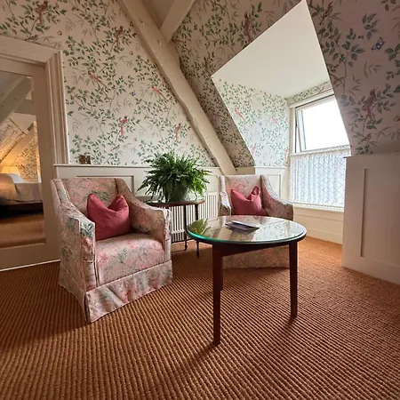 Perryville House Konukevi 4*