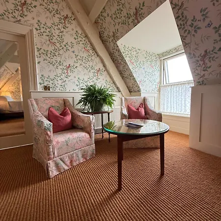 Perryville House Gæstehus 4*
