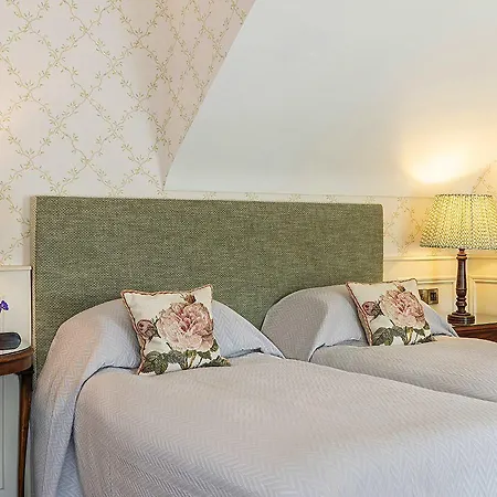 Perryville House 4* קינסייל